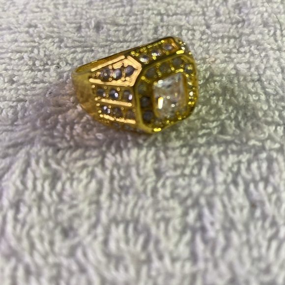 Men’s gold tone ring size 9 - Picture 1 of 7